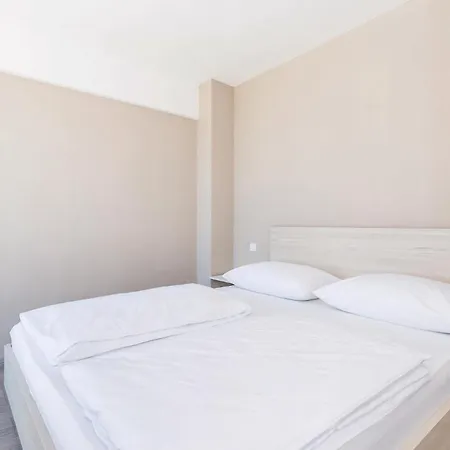 Cozy In With Kitchen Apartman